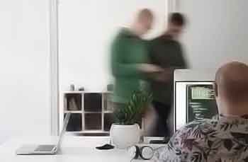找个便宜方法的电话轰炸免费在线网站